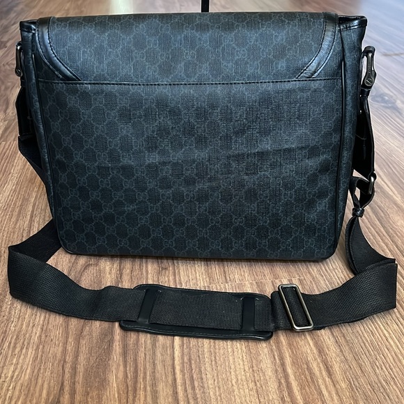 A198-  💯 % authentic Gucci messenger crossbody bag - Picture 4 of 16